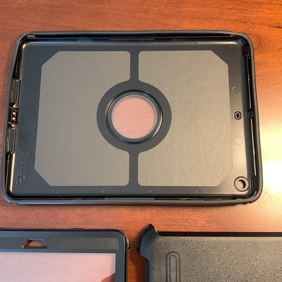 OtterBox Defender Series Case for IPad 5th/6th Gen - Black - Picture 2 of 8